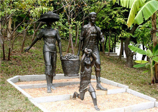 豐收民俗雕塑.jpg 豐收民俗雕塑.jpg