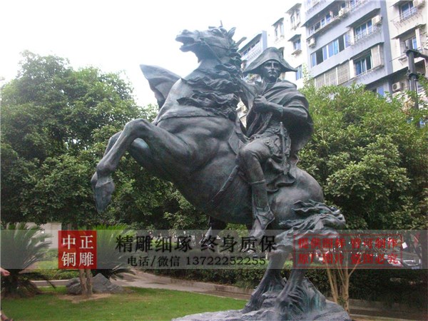 加工拿破侖雕塑.jpg 加工拿破侖雕塑.jpg